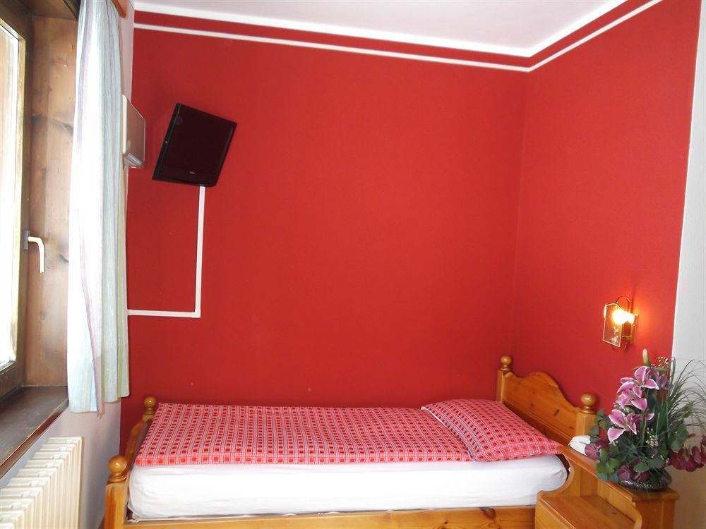Adele Hotel 3*